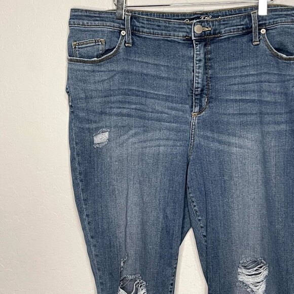 Universal Thread Straight Boyfriend Distressed Jeans Size 22W #67 - Picture 4 of 6